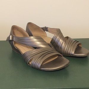 Naturalized Metallic Sandals, Sz 9.5